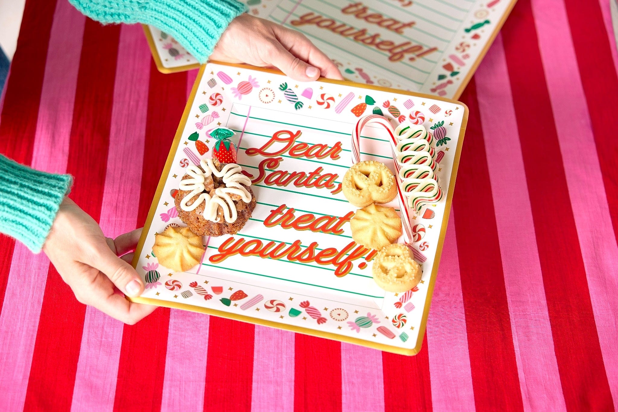 Santa Treats Dessert Plates (10 count)