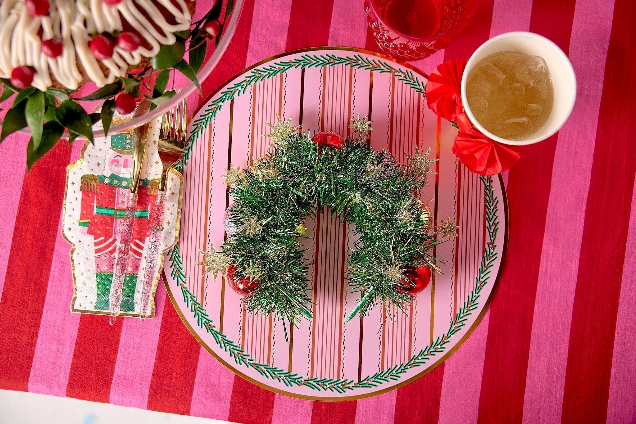 Holiday Holly Placemats (10 Count)