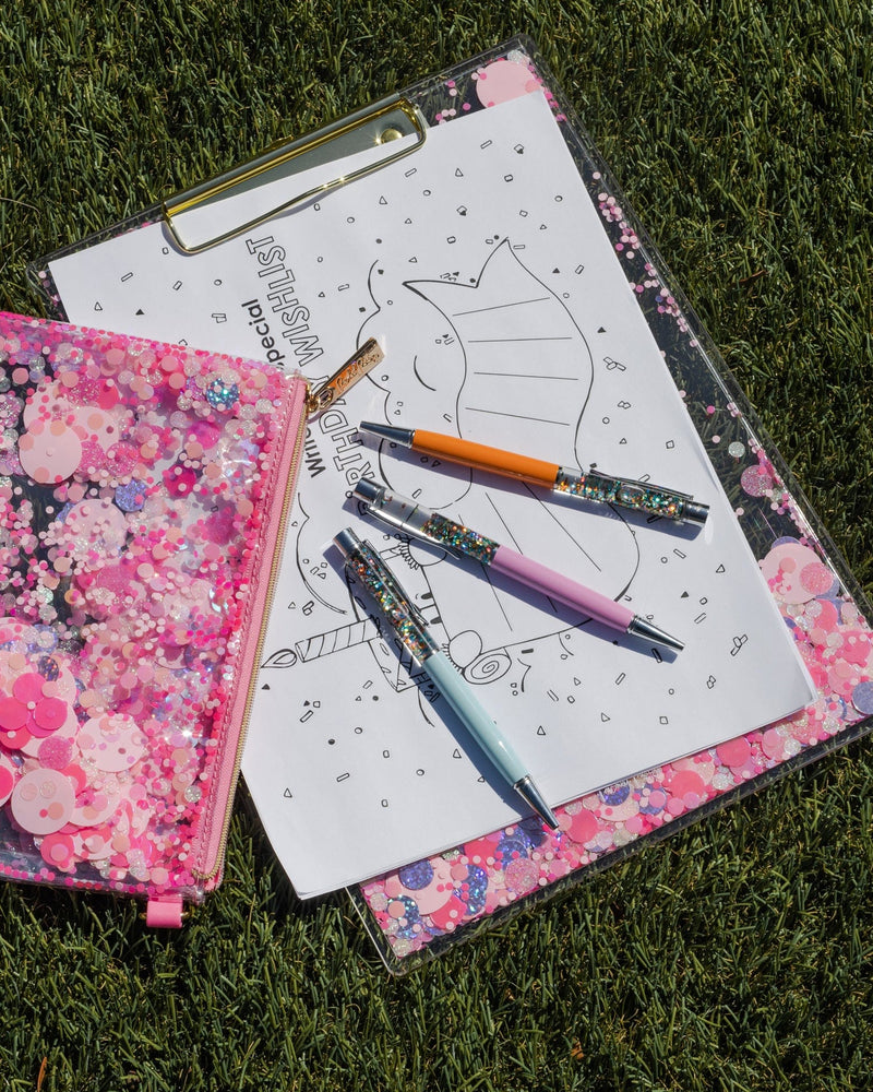 Refillable and retractable pen set.