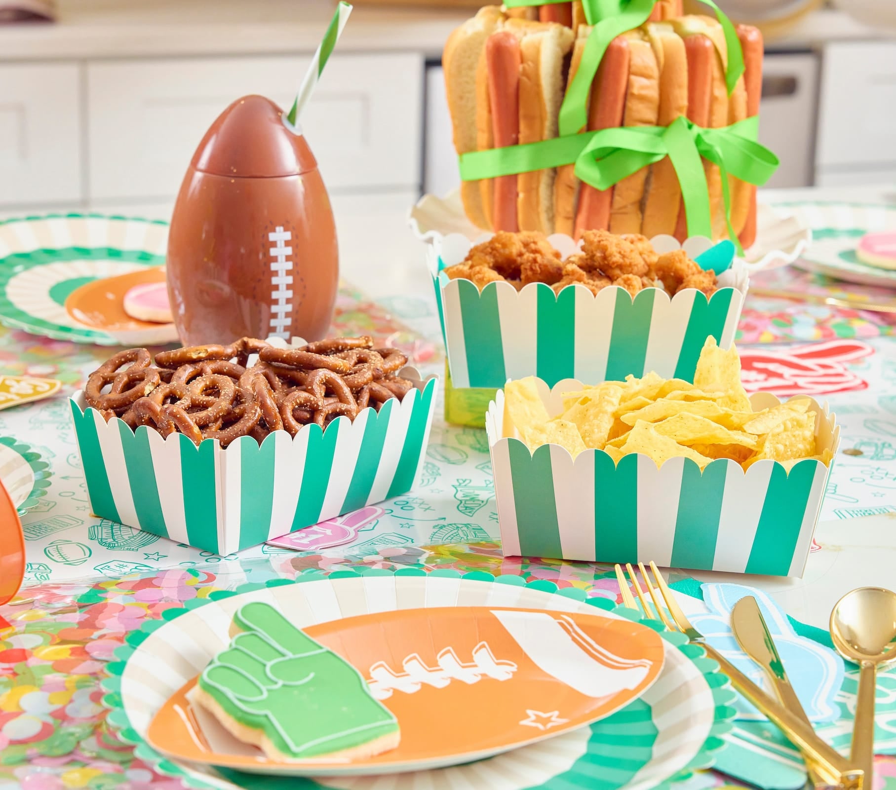 Game Day Green & White Snack Trays (10 Pack)