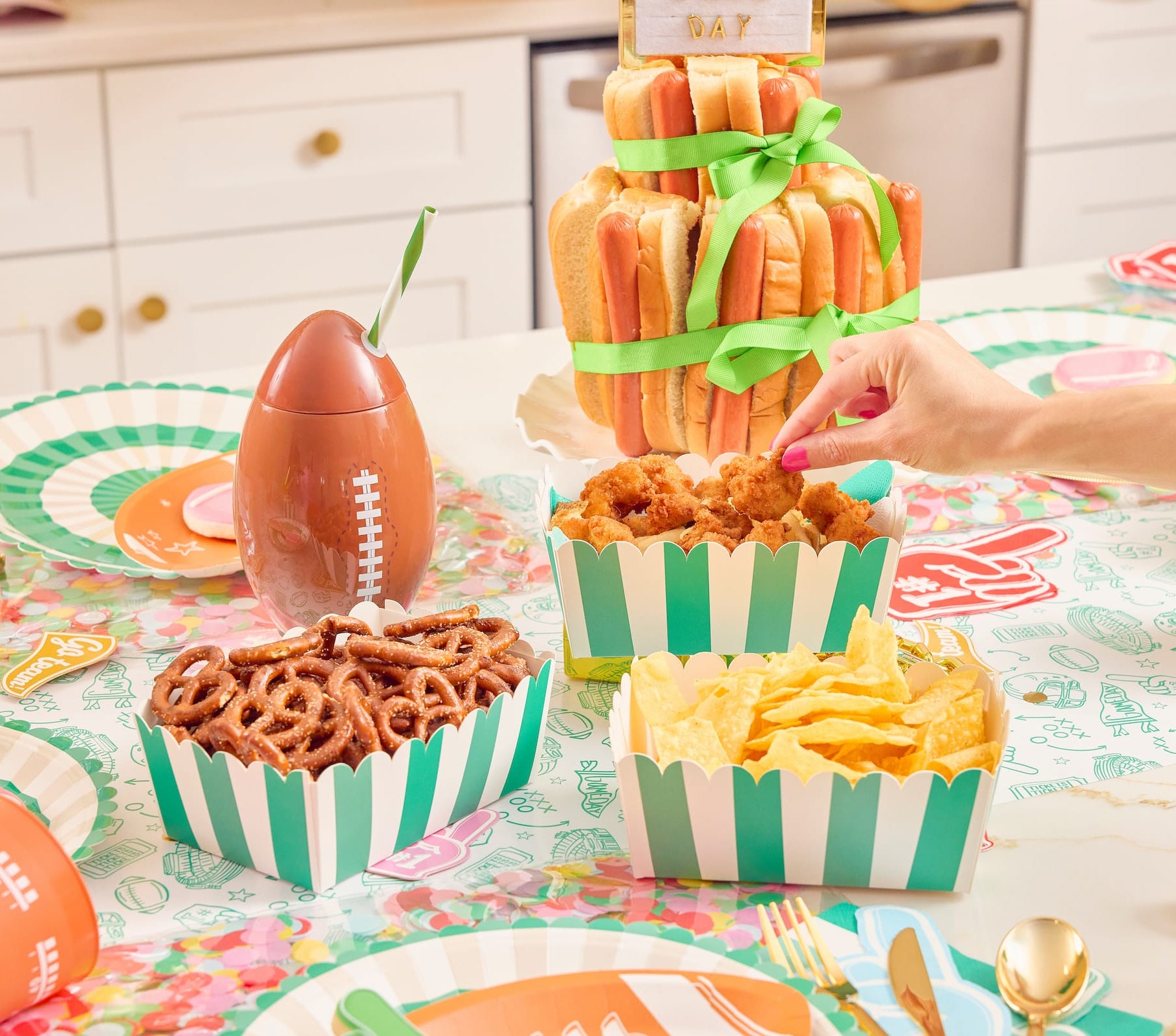 Game Day Green & White Snack Trays (10 Pack)