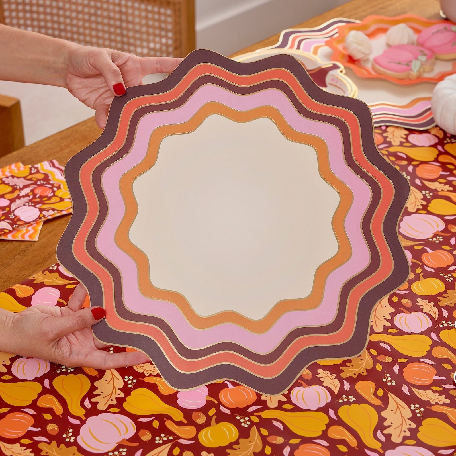 Warm Spice Scalloped Placemat (10 ct)