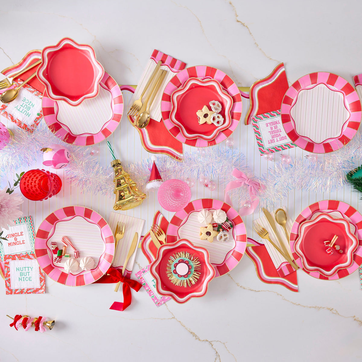 Red Scalloped Dessert Plates (10 ct)