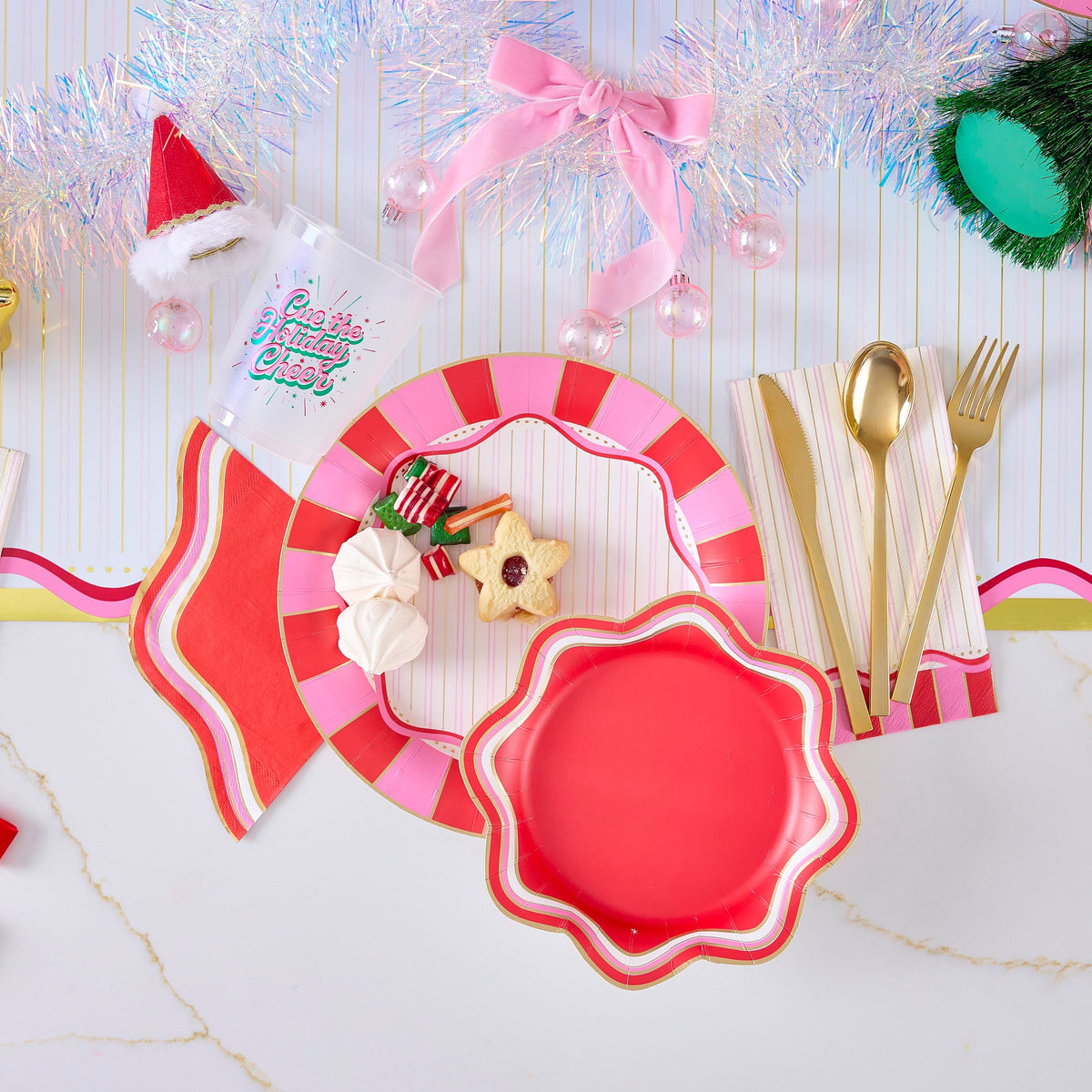 Red Scalloped Dessert Plates (10 ct)