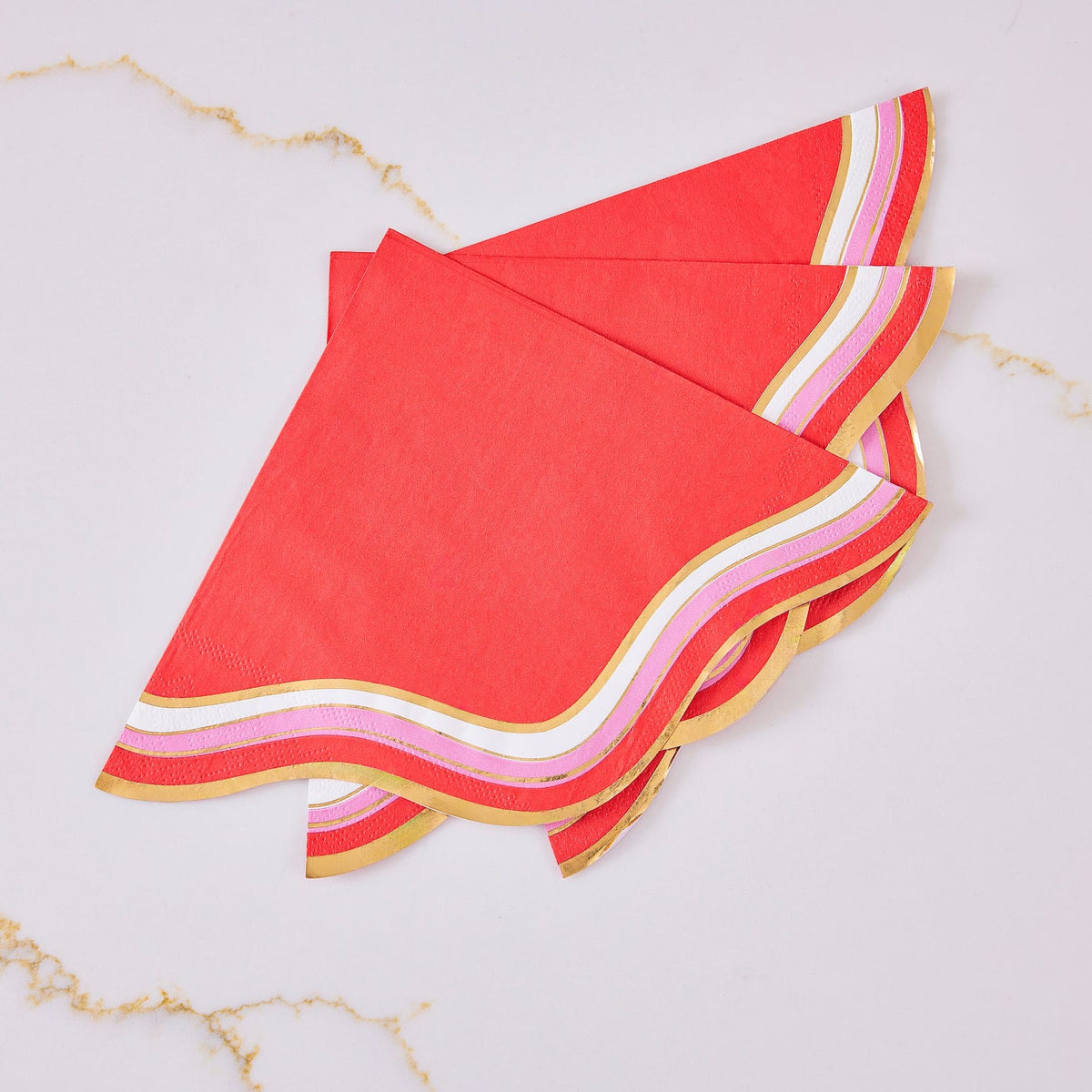 Red Scalloped Holiday Luncheon Napkins (20 ct)