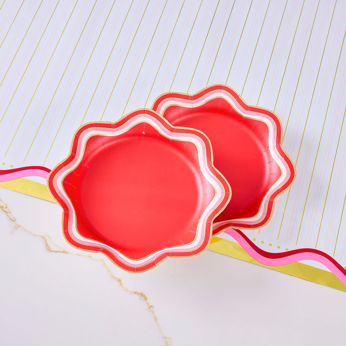 Red Scalloped Dessert Plates (10 ct)