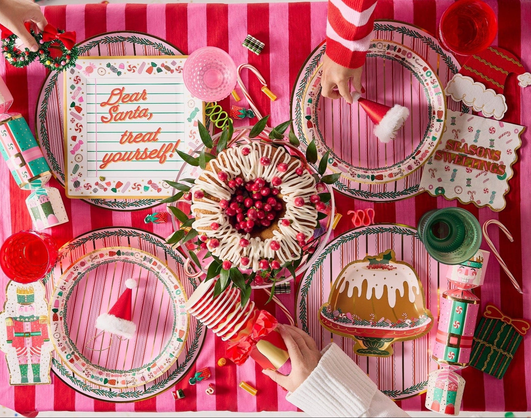 Holiday Holly Placemats (10 Count)