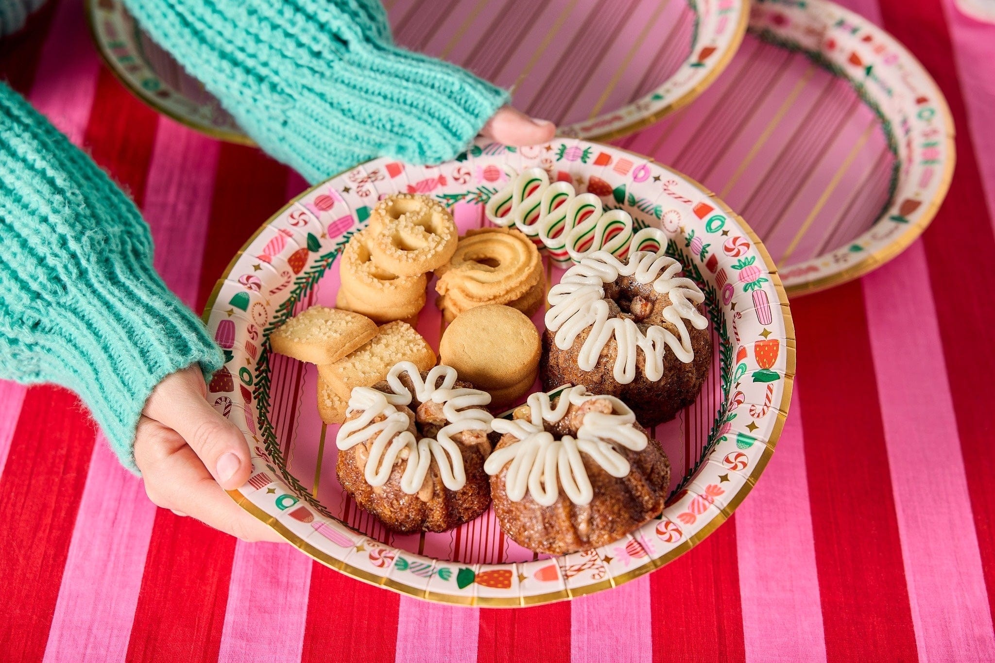 Peppermint Party Christmas Dinner Plates (10 count)