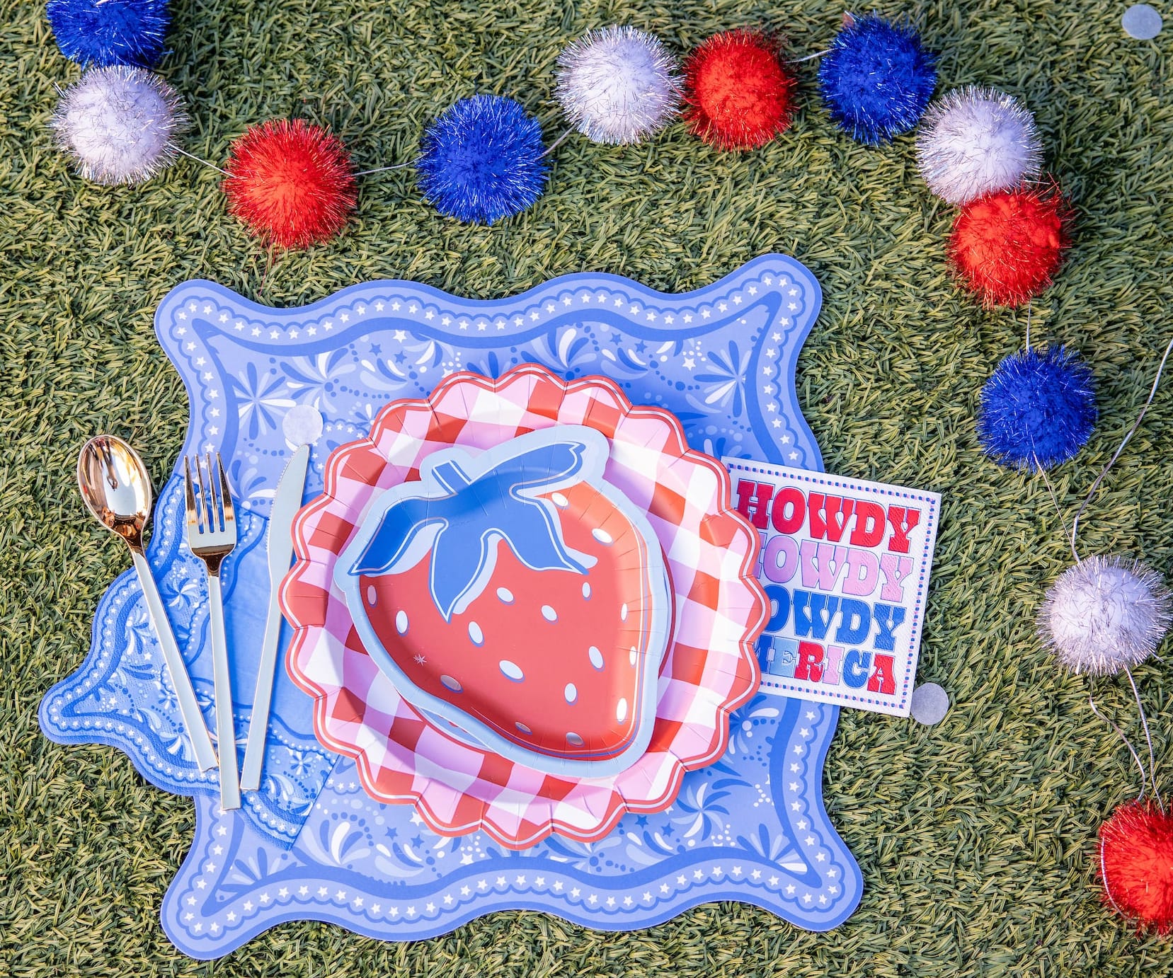 Red, White & Berry Dessert Plate (10 ct)