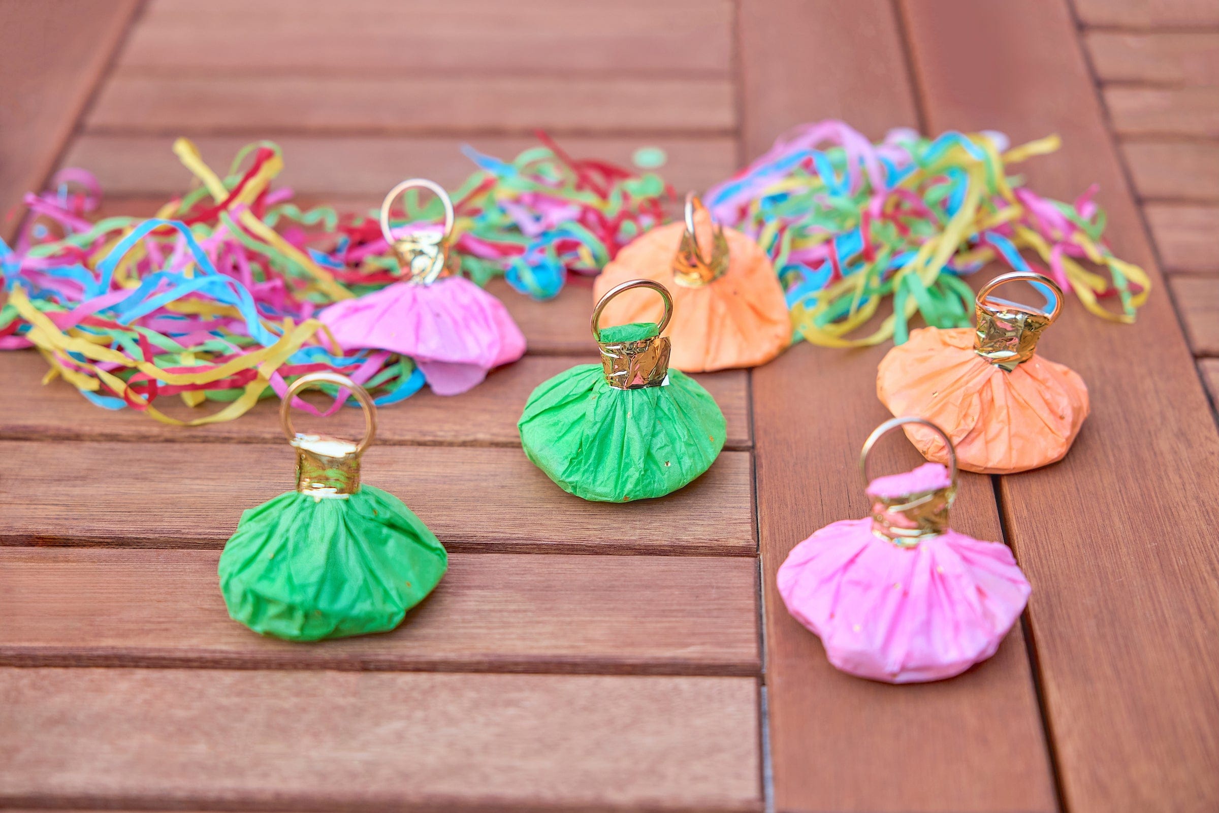 Mini Cabana Lantern Crackers