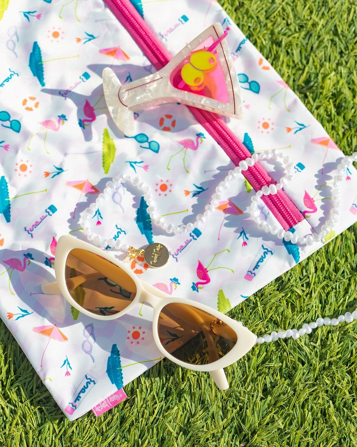 Sunny Daze Sunglasses & Pearl Strap Set